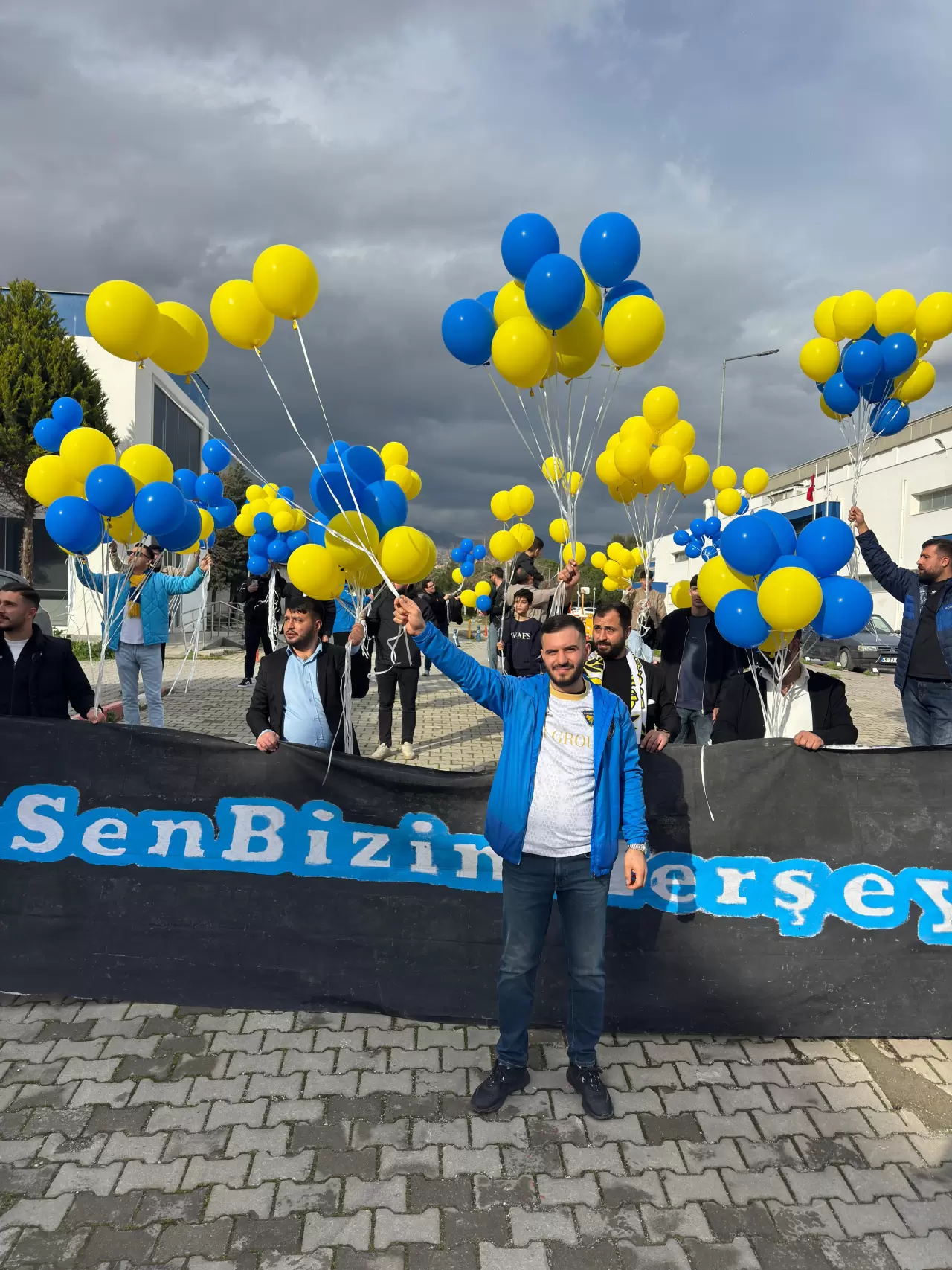 3 yaşındaki Afra için gökyüzüne umut balonları uçtu 2