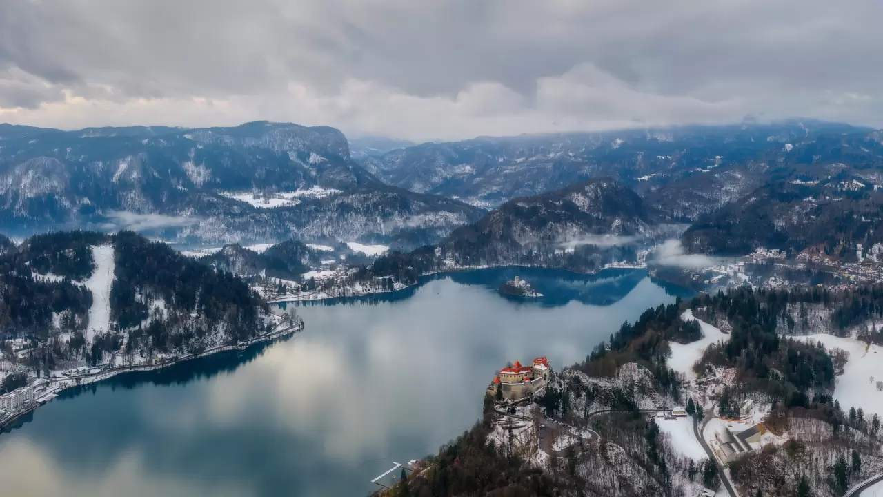 Bled Gölü'nde sisli bir masal: Doğa severler için kaçırılmayacak anlar! 8