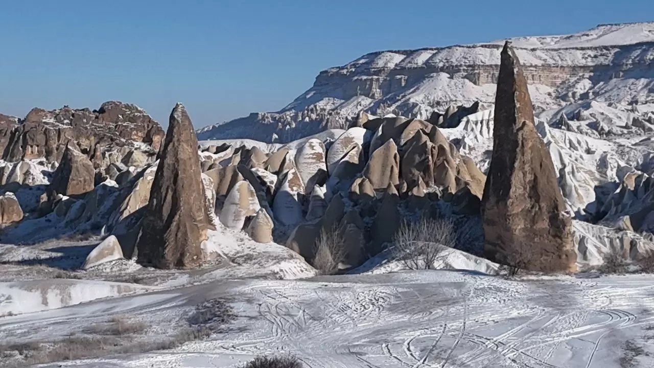 Kapadokya’da kış harikası! Balon turlarıyla görülmesi gereken büyüleyici manzaralar 3
