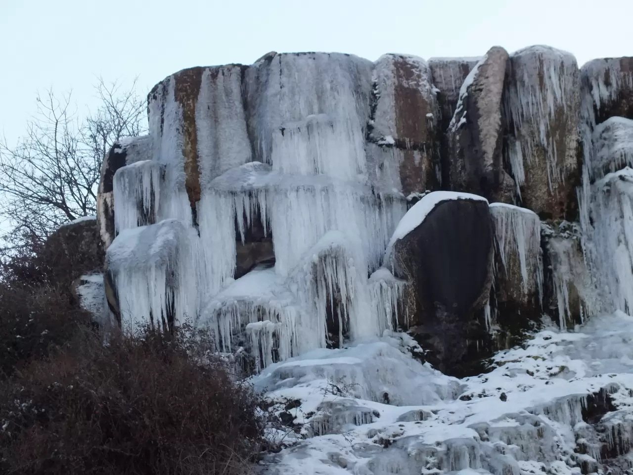 Tokat'ta yapay şelale buz tuttu 2