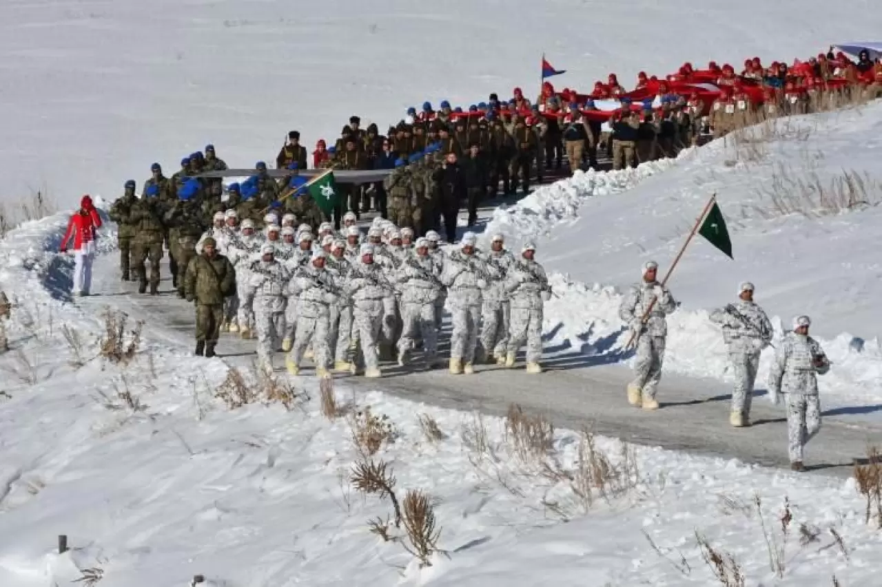 Binlerce kişi 111. yılında aynı yerde! "Türkiye Şehitleriyle Yürüyor" 20