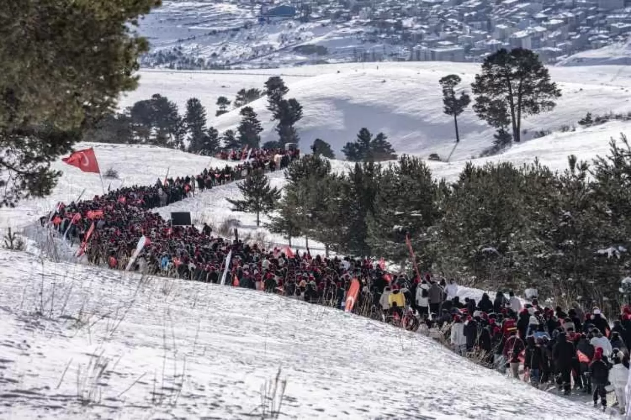 Binlerce kişi 111. yılında aynı yerde! "Türkiye Şehitleriyle Yürüyor" 13
