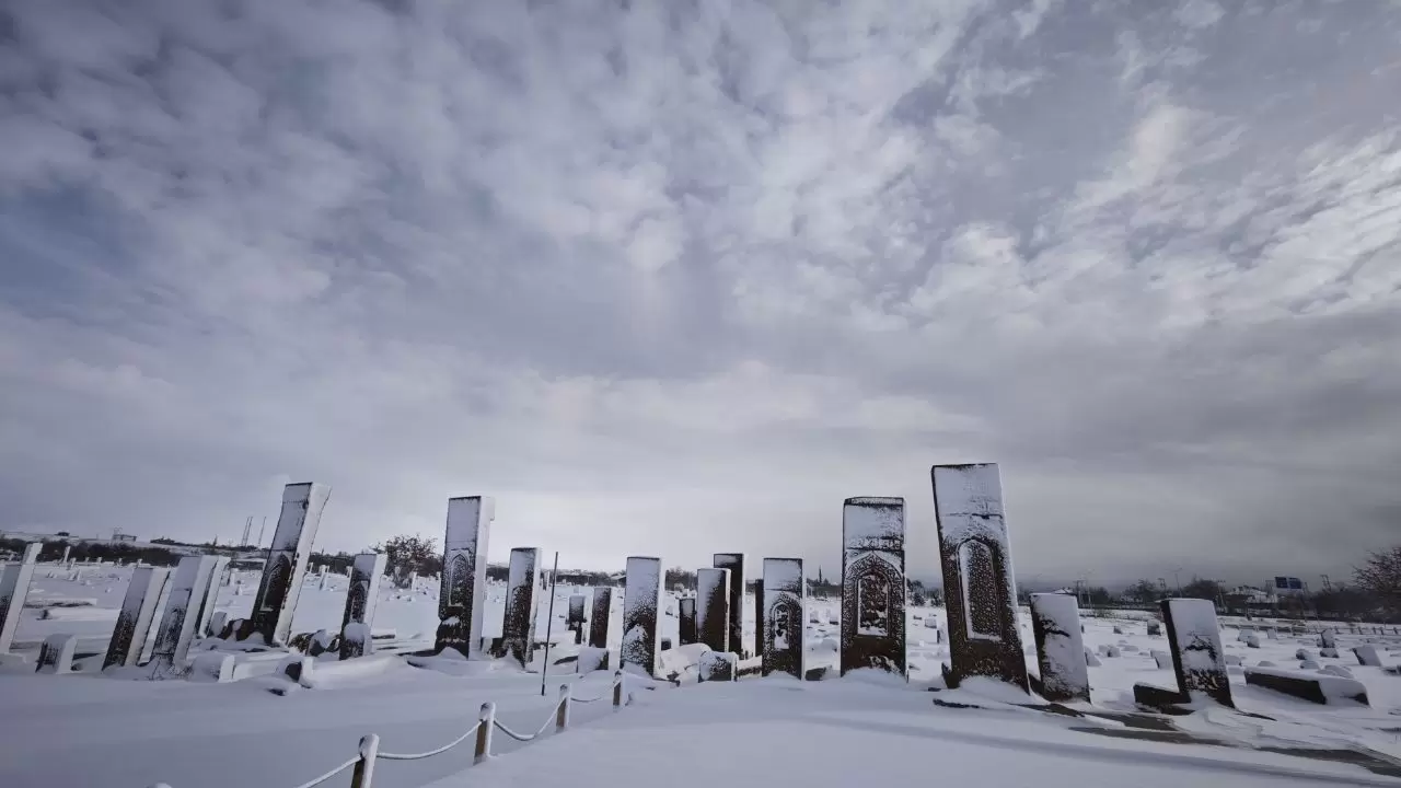 Hizan ve Ahlat’ta kar alarmı: Tarihi eserler ve köyler beyaz örtüyle kaplandı! 2