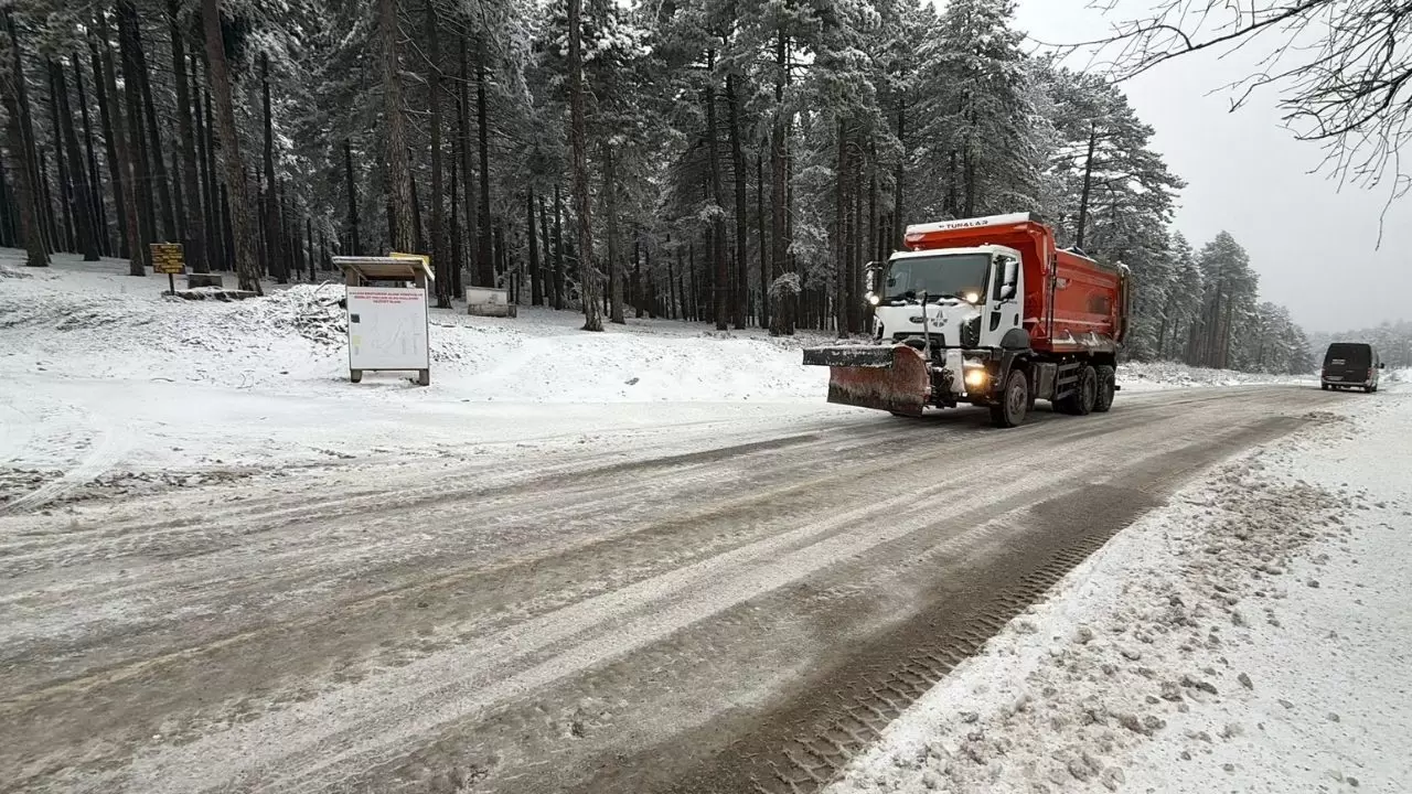 Kazdağları'nda kar yağışı etkili oluyor 7