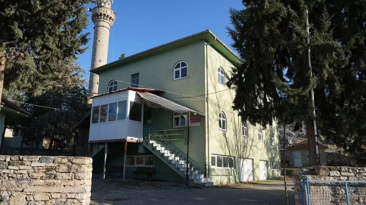 Köylünün kendi eliyle yaptığı cami icralık oldu 6
