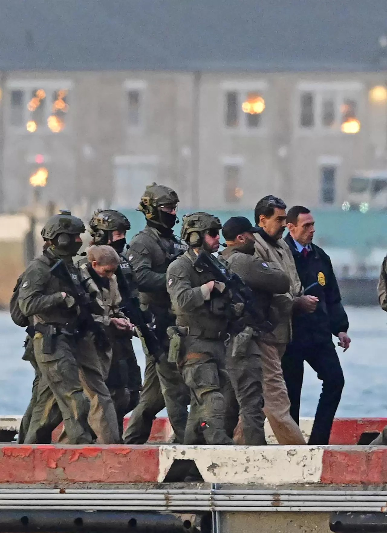 Maduro’ya New York kıskacı: Federal mahkemeye çıkarılırken görüntülendi 3