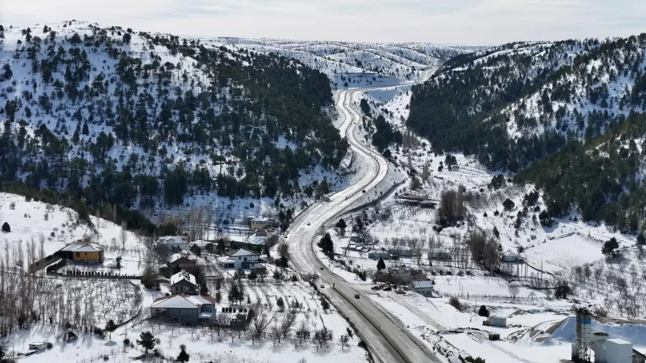 Karaman’da köyler beyaza büründü, kartpostallık görüntüler oluştu 3