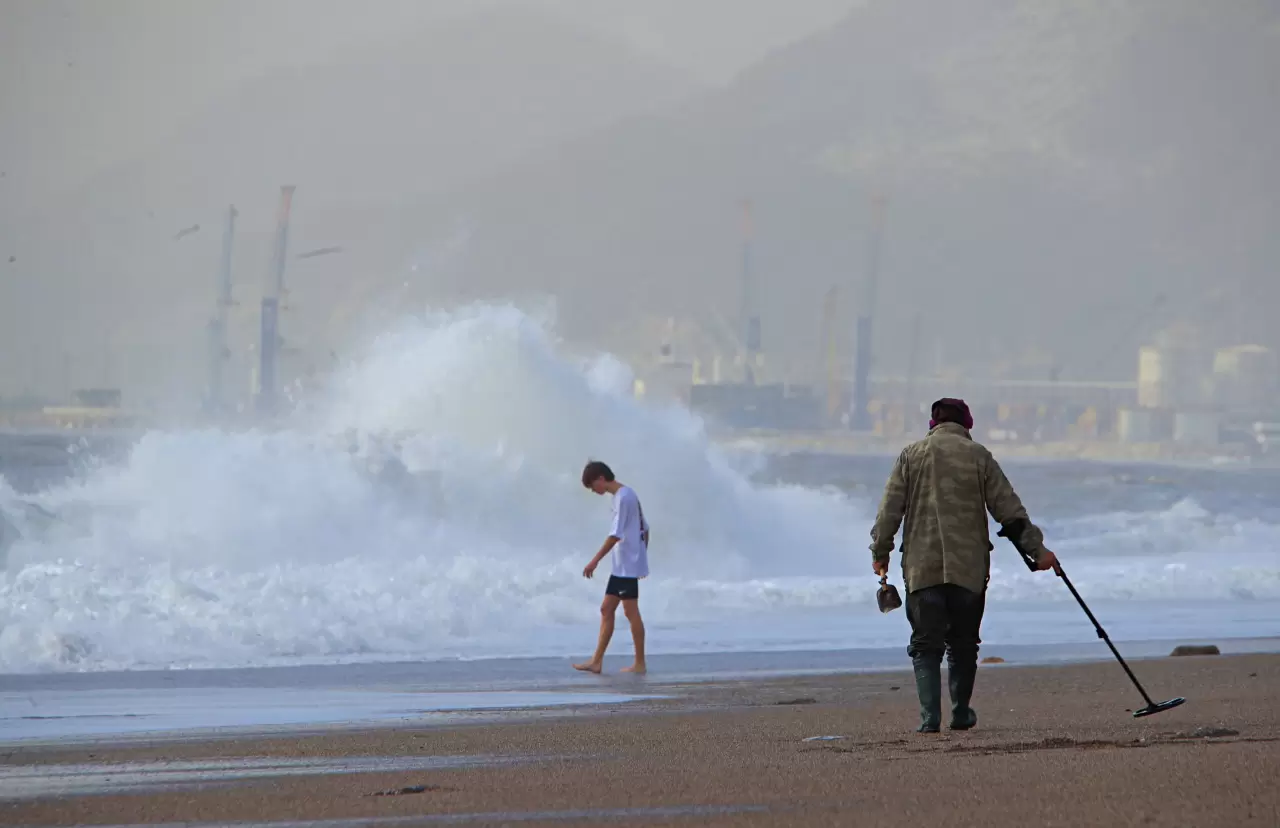 Fırtına sonrası Konyaaltı'nda ilginç görüntüler 9