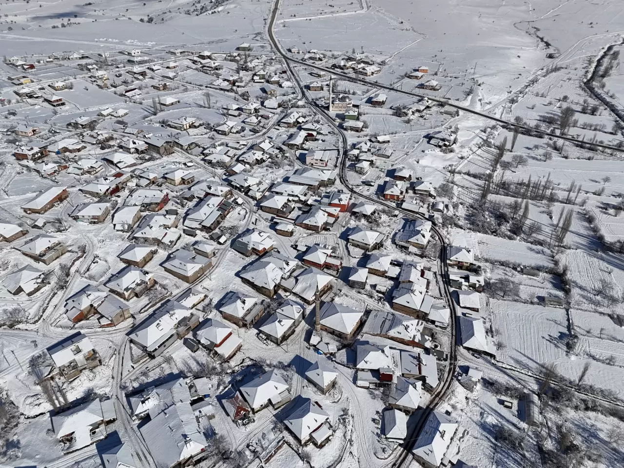 Uşak'ta kar yağışı sonrası kartpostallık manzaralar! İşte o eşsiz görüntüler! 1