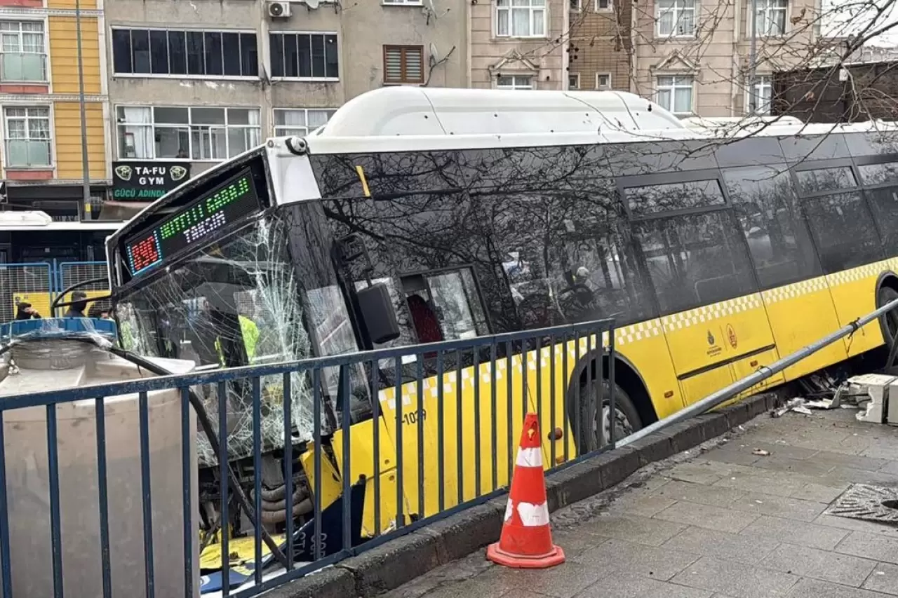 İETT ve metrobüs kazaları can sıkmaya başladı! İstanbullular tedirginlik içinde yolculuk ediyor 4