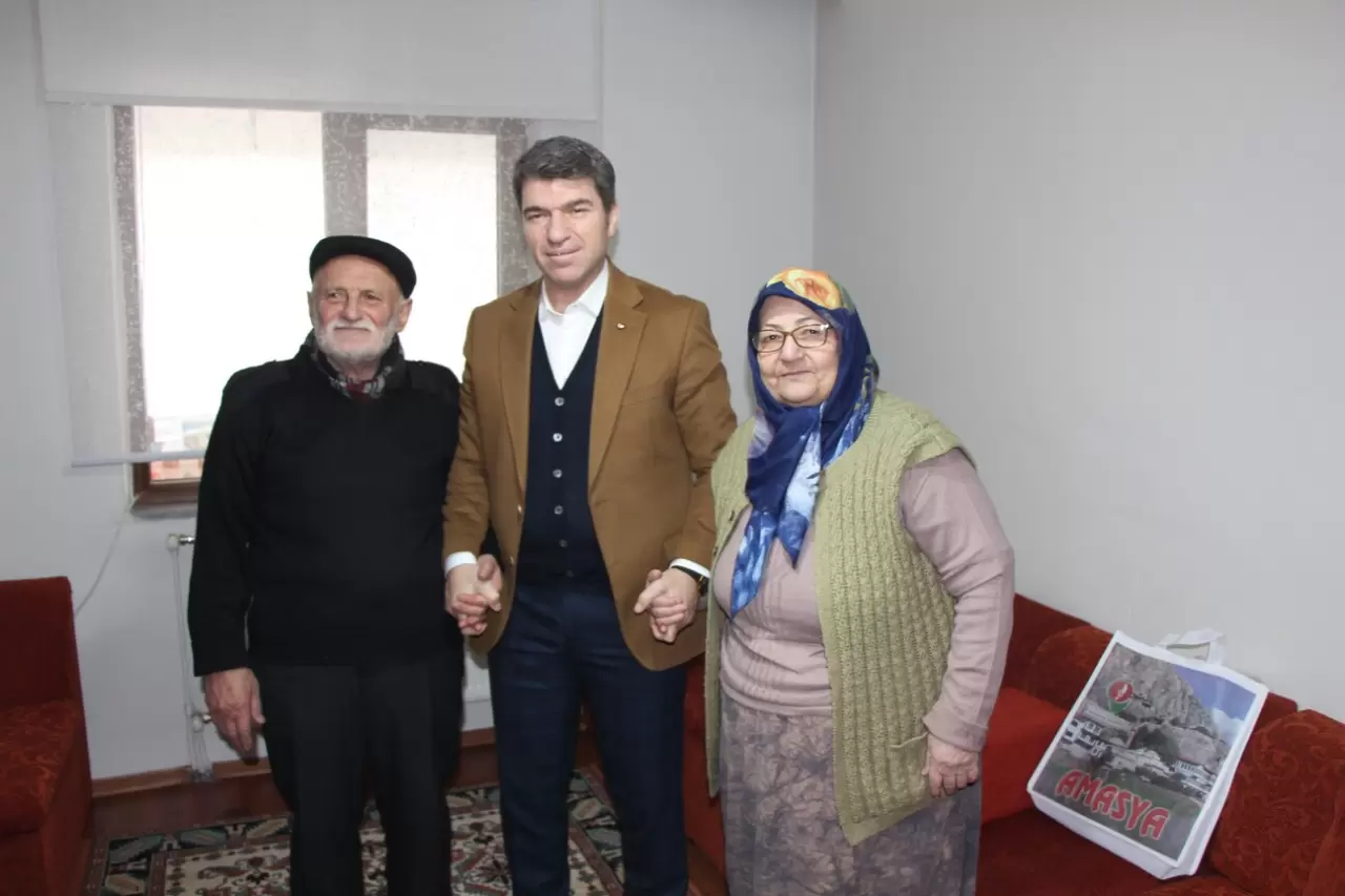 84 yaşındaki “Yemci Dede” 20 yıldır sokak güvercinlerini besliyor 6