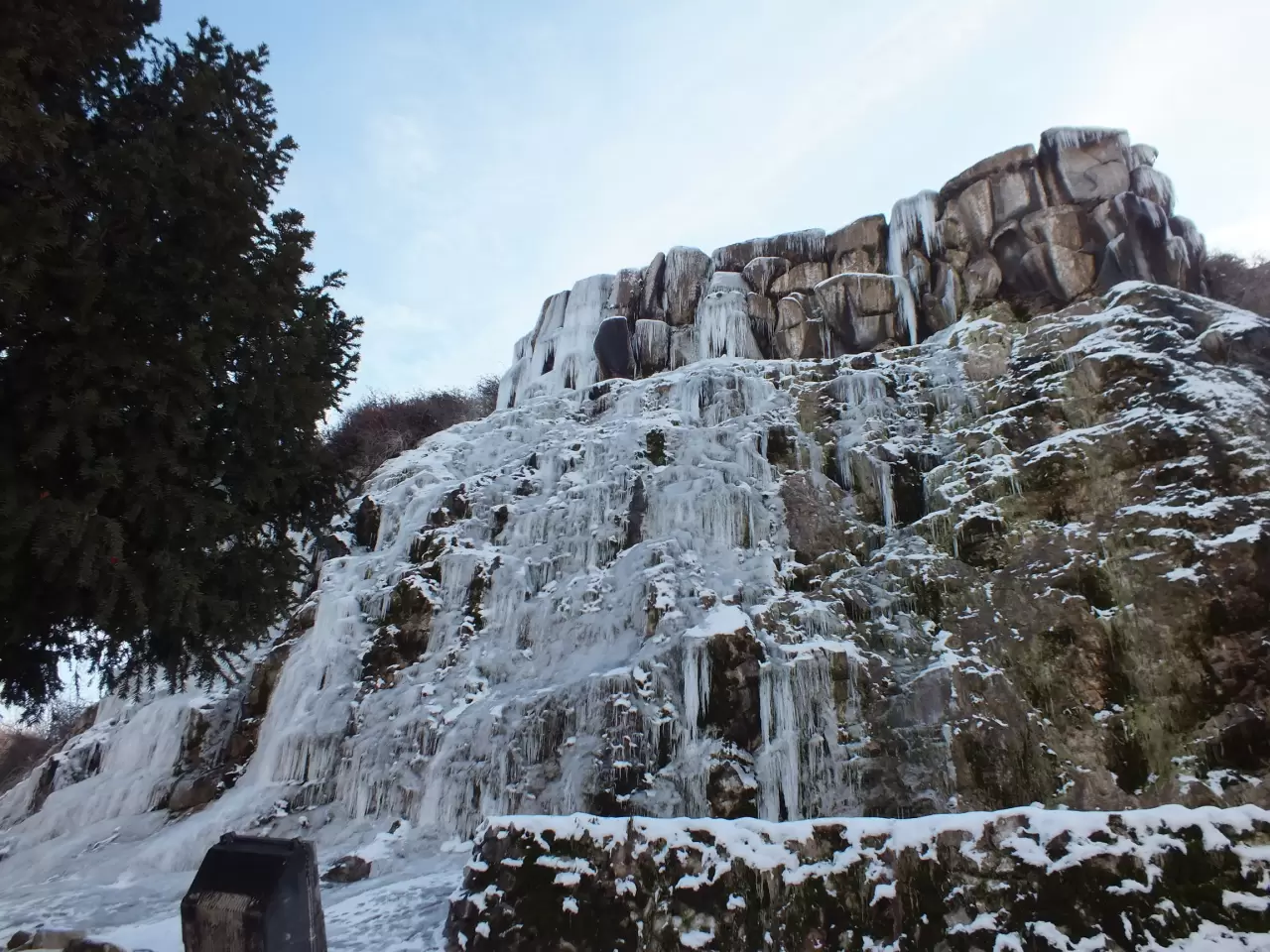 Tokat'ta yapay şelale buz tuttu 4