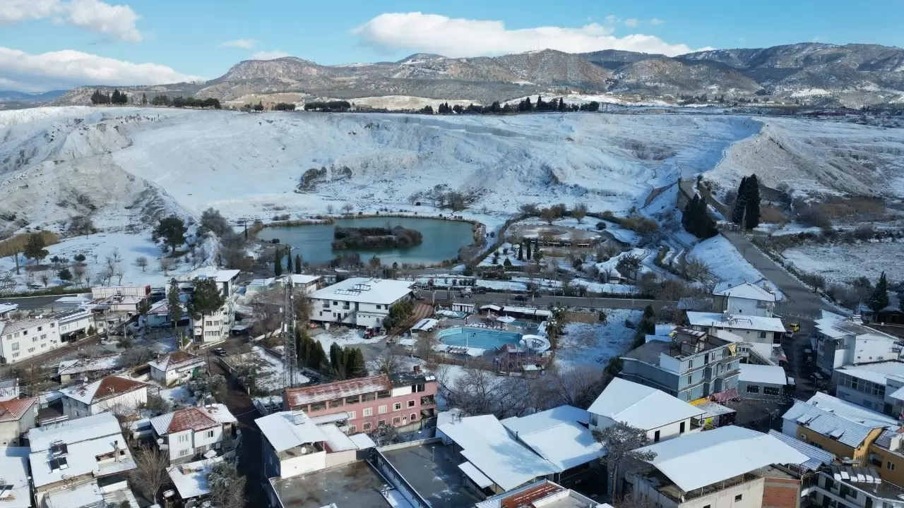 Karın ve tarihin buluşması: Pamukkale’de eşsiz görüntüler! 6