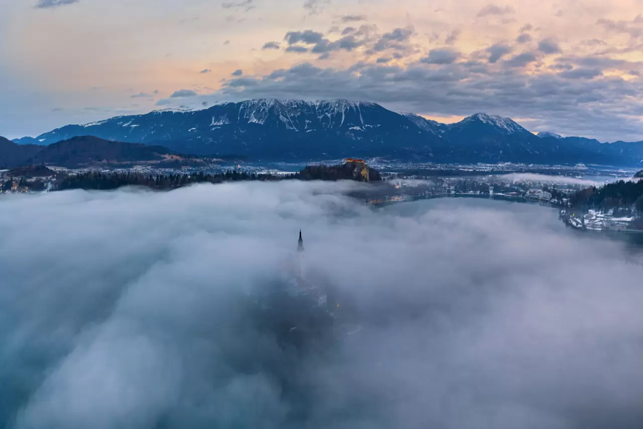 Bled Gölü'nde sisli bir masal: Doğa severler için kaçırılmayacak anlar! 10