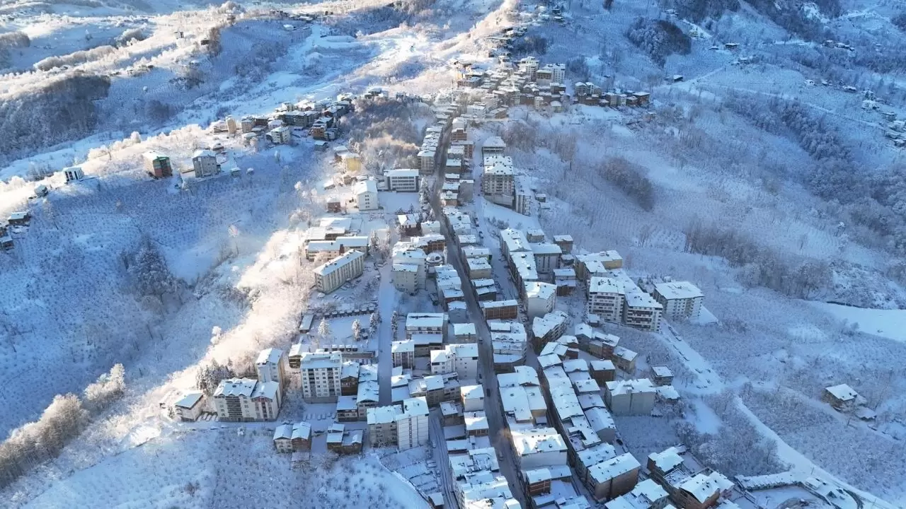 Kar kabusu geri döndü: Trabzon’dan Ordu’ya yüzlerce yol kapandı 2