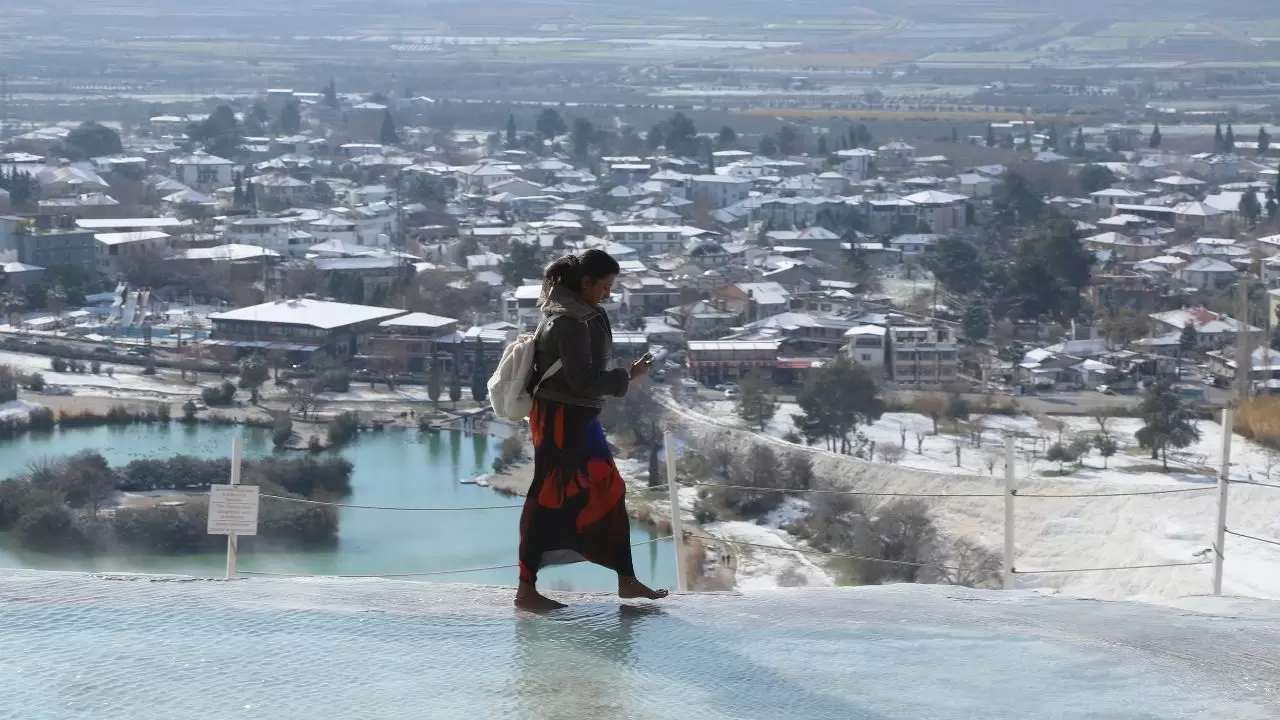 Karın ve tarihin buluşması: Pamukkale’de eşsiz görüntüler! 1
