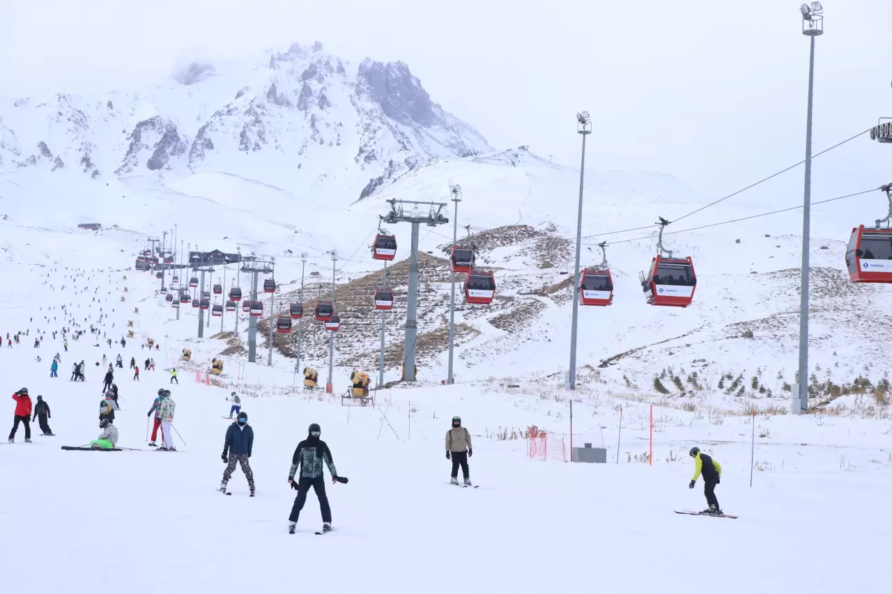 Erciyes’te rekorlar mevsimi: 1 ay dolmadan 1 milyon ziyaretçi! 3