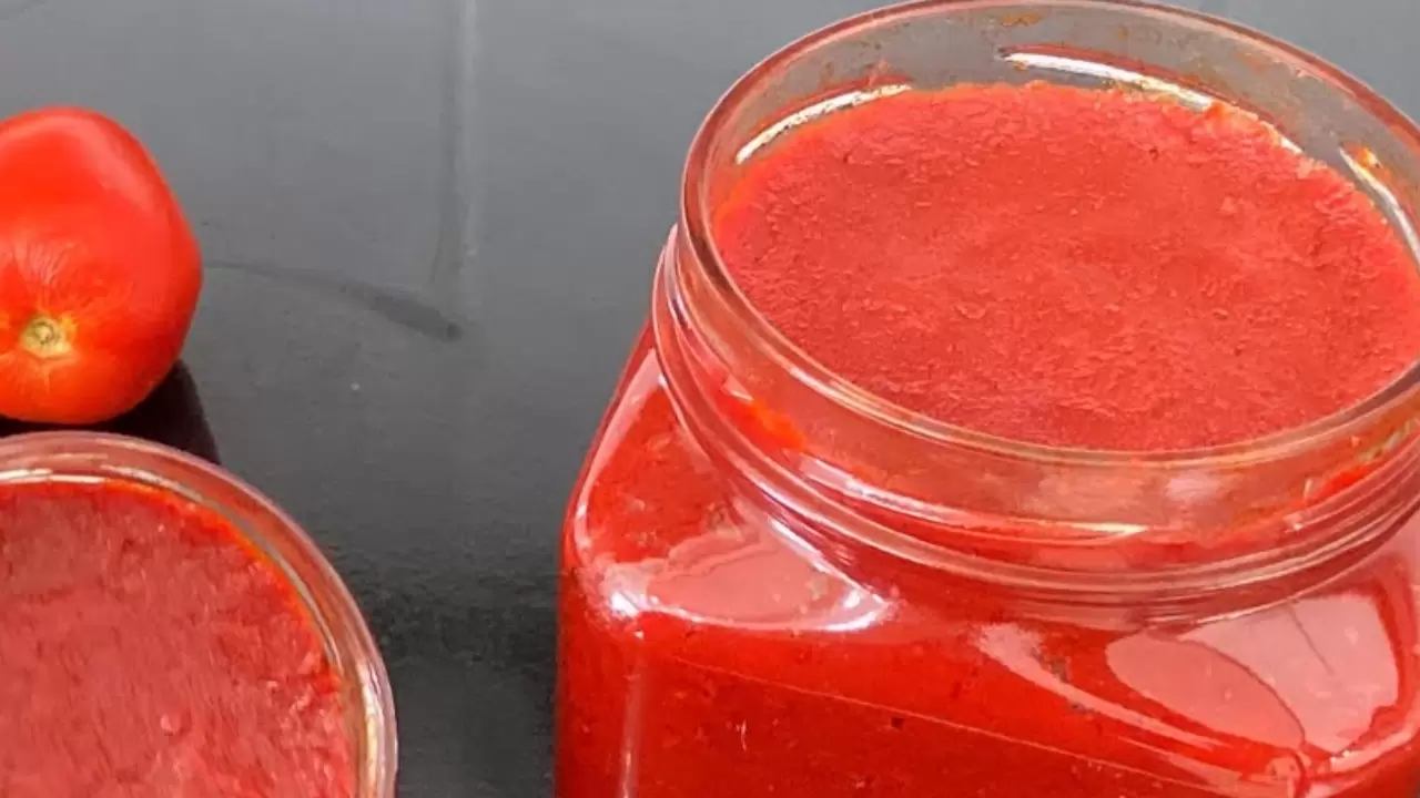 Gaziantepli köylüler de uyguluyor; Salçanın küf yapmasını ve bozulmasını önlüyor 7