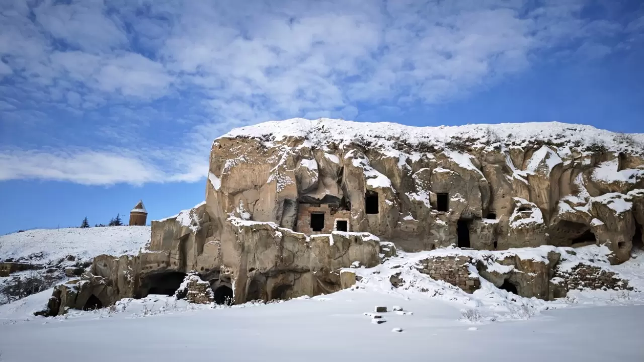 Ahlat’ın tarihi mekanlarından kartpostallık kar manzaraları 6