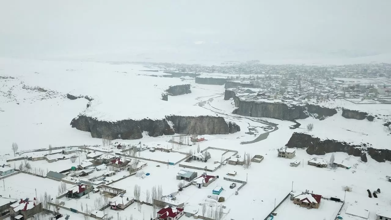 Ağrı’daki Murat Kanyonu kış manzarasıyla ziyaretçilerini karşılıyor 5