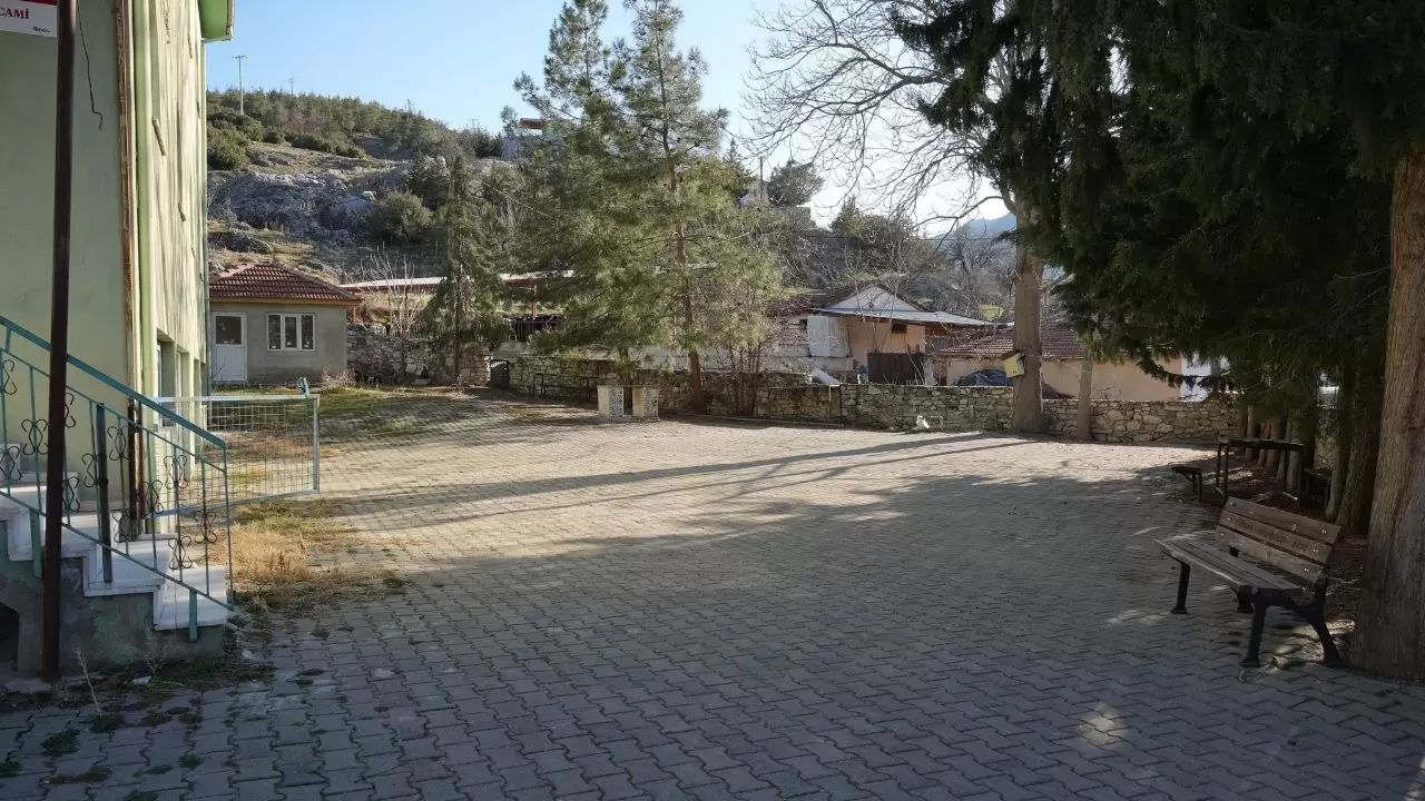 Köylünün kendi eliyle yaptığı cami icralık oldu 3