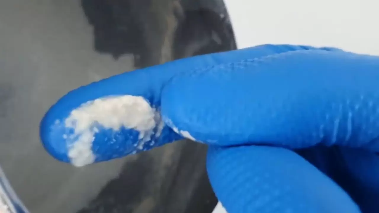 Çaydanlıktaki kireci doğal olarak giderme tüyosu; Çaydanlığa asla zarar vermiyor. 3