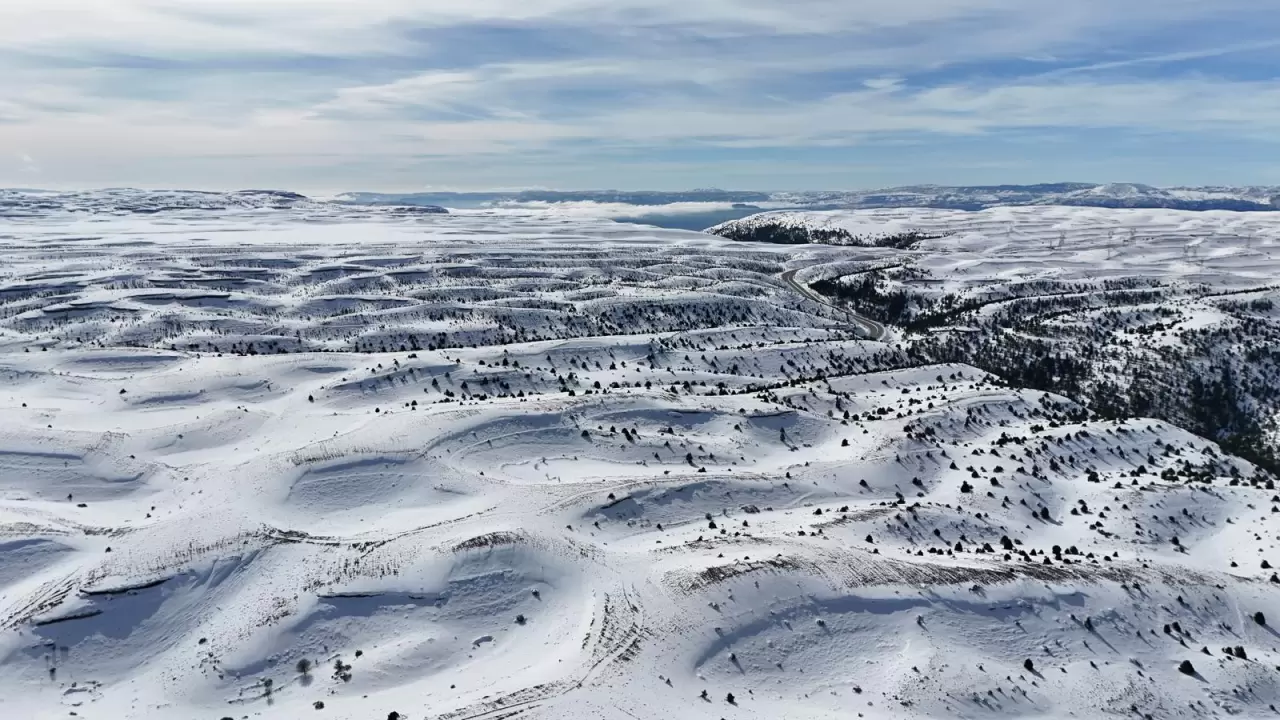 Karaman’da köyler beyaza büründü, kartpostallık görüntüler oluştu 5