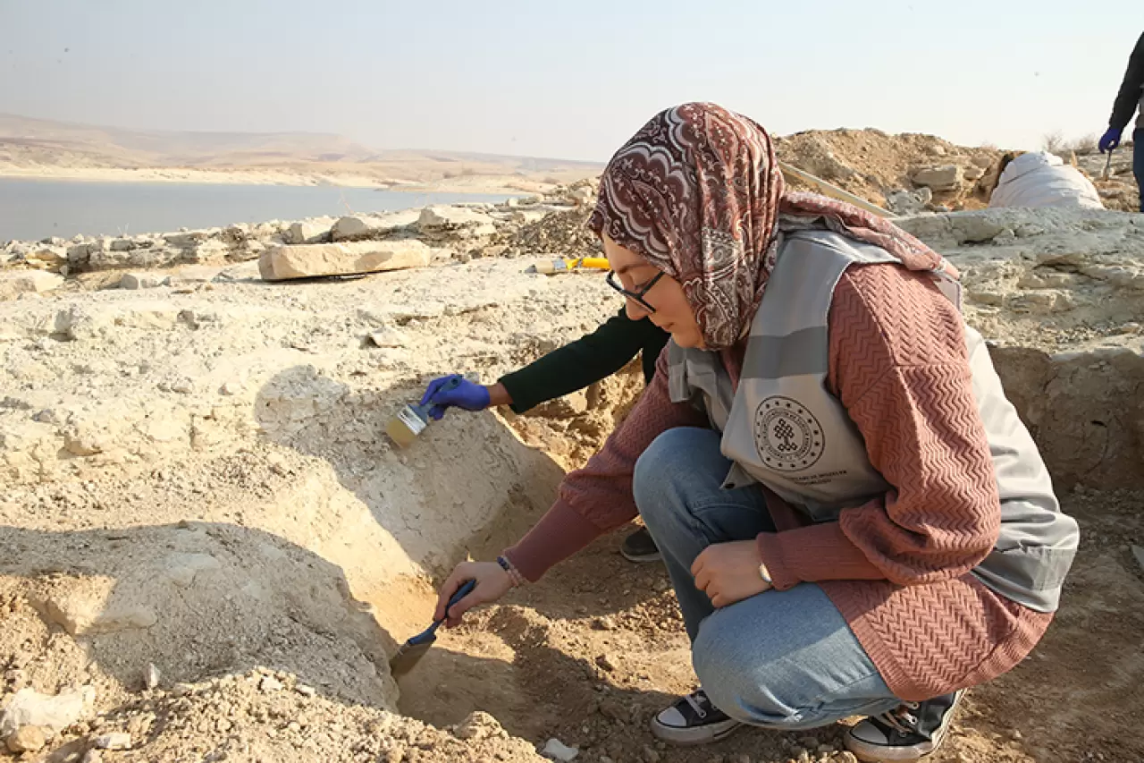 Baraj suları çekildi: Adıyaman’da Göbeklitepe benzeri Neolitik taş yapılar bulundu 1