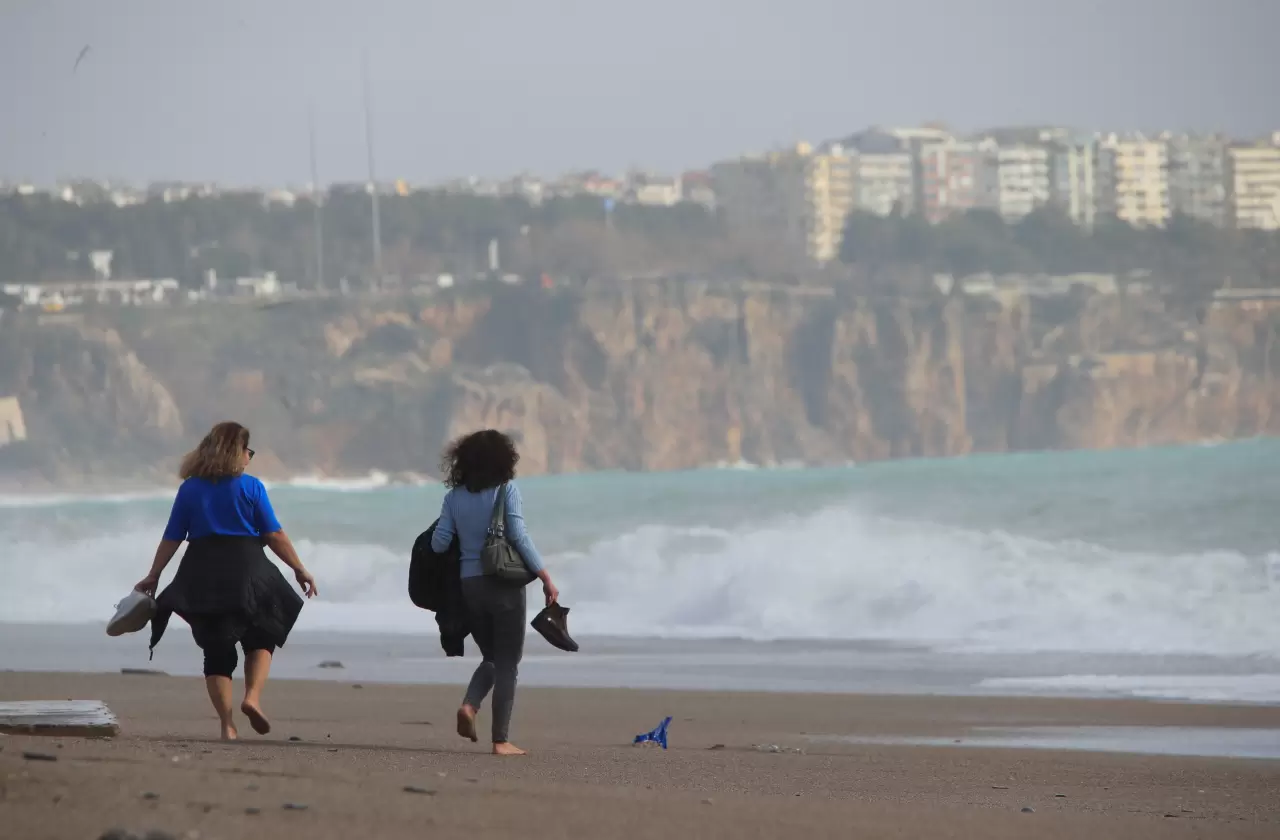 Fırtına sonrası Konyaaltı'nda ilginç görüntüler 11