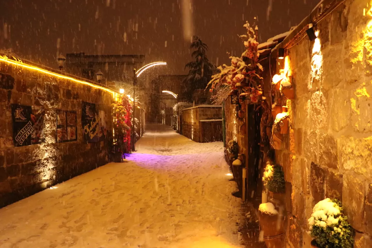 Kayseri'de kar yağışı muhteşem görüntüler ortaya çıkardı: Ulaşımda aksamalar beraberinde geldi 4