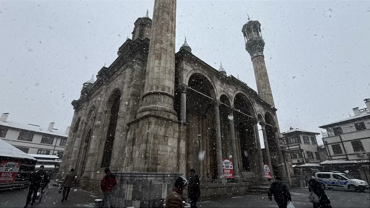 Kent merkezi kısa sürede beyaza büründü 3