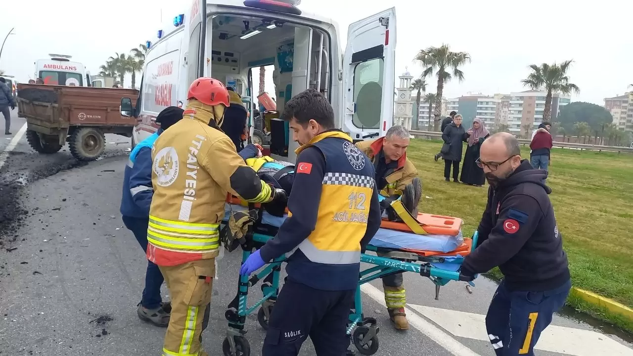 Otomobil, traktör ve otobüs birbirine girdi! 2