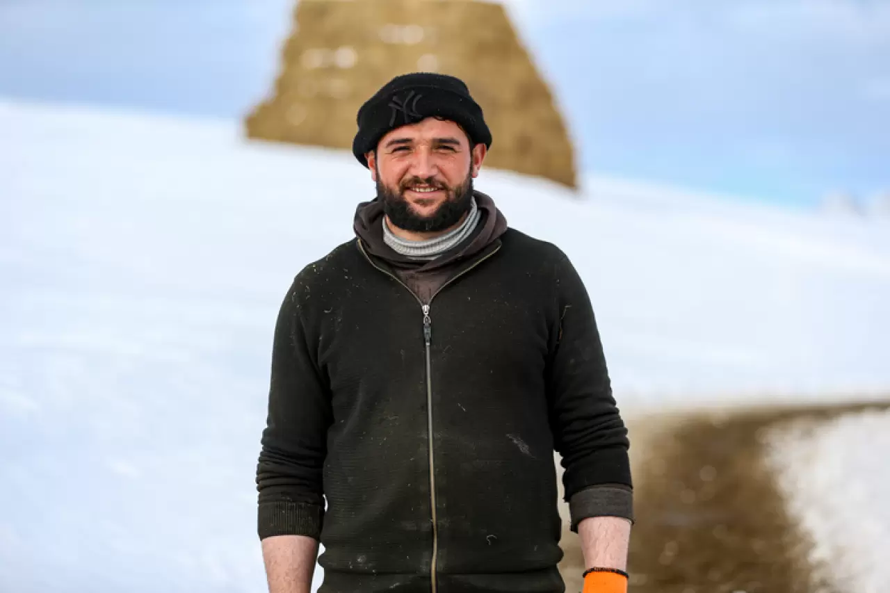 3 metre kar, dondurucu soğuk... Erzurum'da kar besiciler yaşam mücadelesi veriyor 6