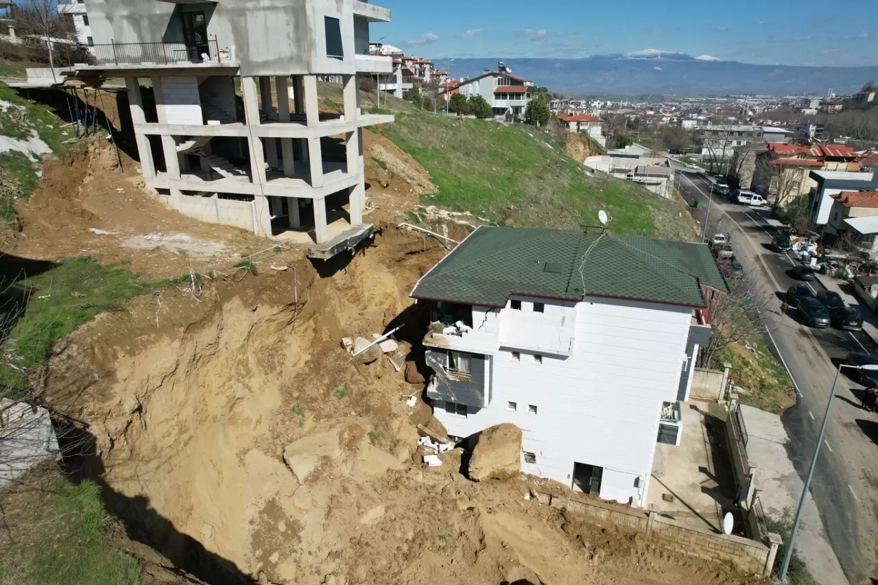 Denizli'de inşaat kazısında kaya kopması: İki bina tehlikeye girdi! 1