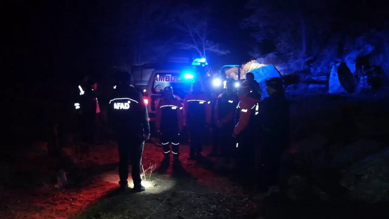 Sarnıçta mahsur kalan 3 kişi 4 saatte kurtarıldı! 1