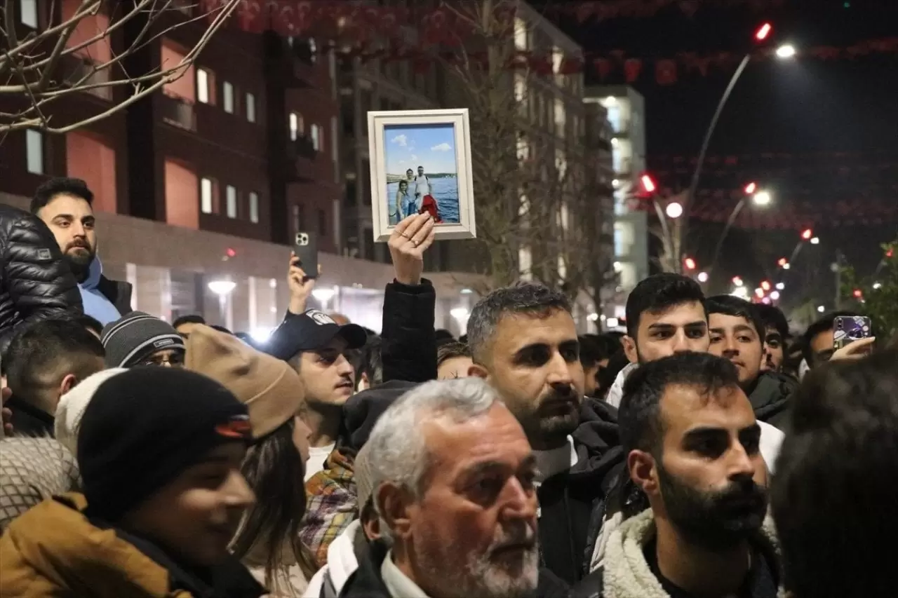 11 ilde sessiz yürüyüş, tek yürek dua: 6 Şubat unutulmadı 18