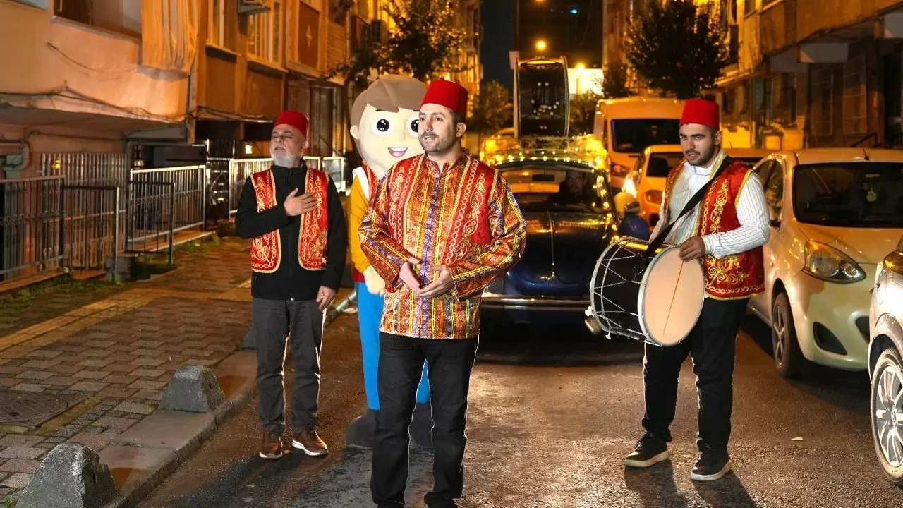 Davulcular sokak sokak gezdi, sahur sofraları kuruldu 2