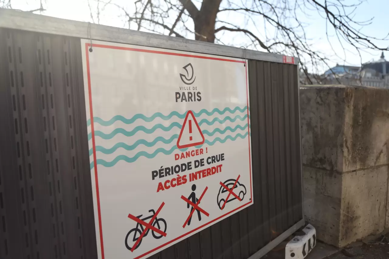 Paris'te Seine Nehri'nde alarm! Yürüyüş yolları kapatıldı 2