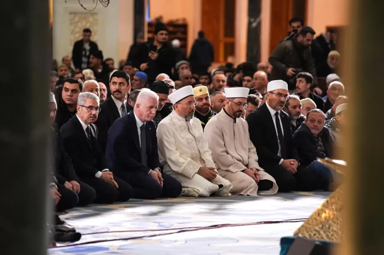 Berat Kandili tüm yurtta idrak edildi: Vatandaş 81 ilde camilere akın etti 3