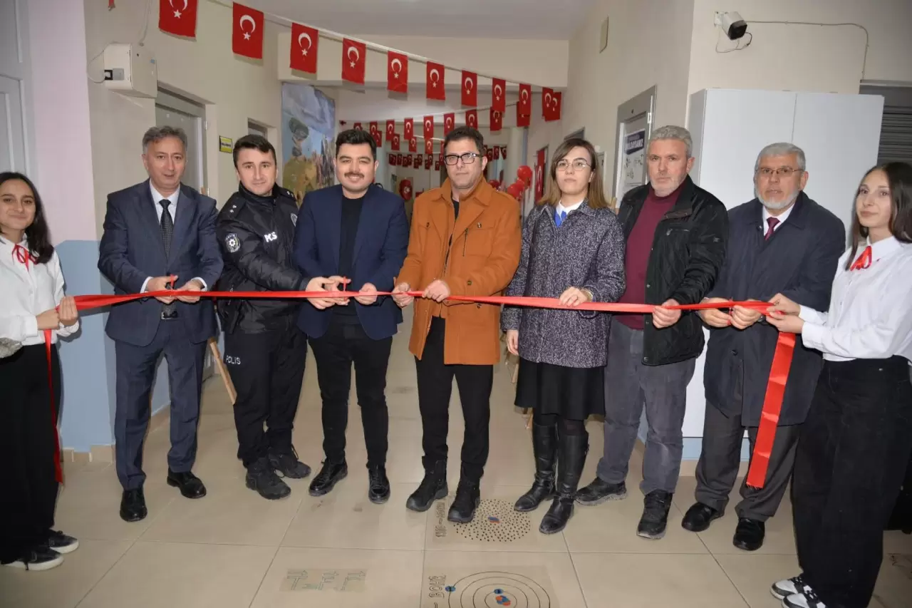 Türkeli'de 'Bayrak Sevgisi' temalı resim sergisi açıldı 6