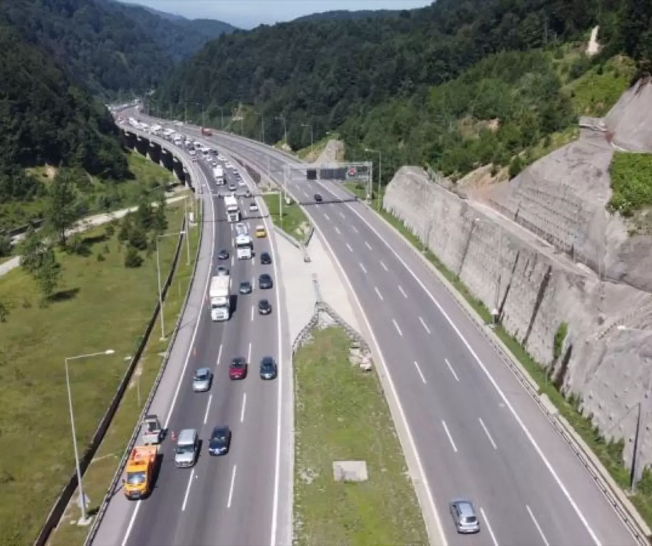 İşte 9 Şubat’ta trafiğe kapalı ve kısıtlı yollar! 11