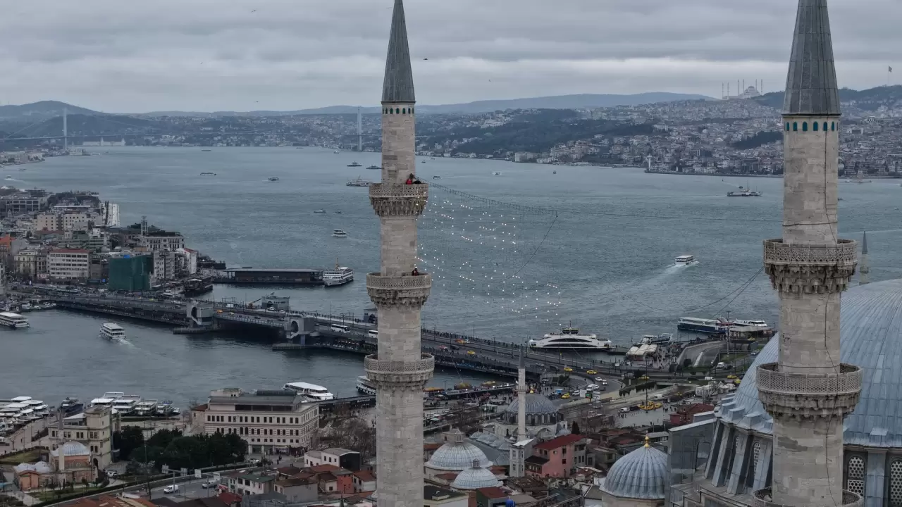 Ramazan-ı Şerif'in müjdecisi mahyalar İstanbul semalarını süslemeye başladı 2