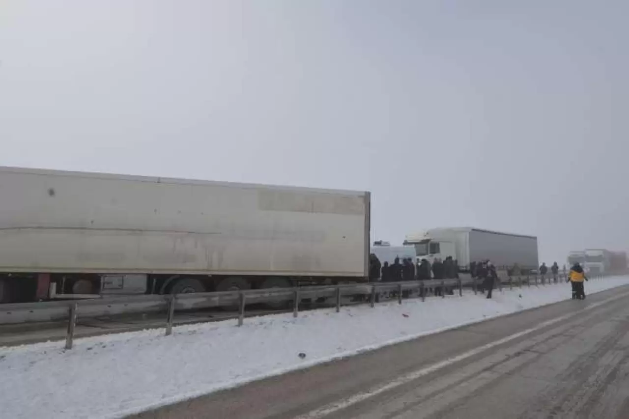 Erzurum'da katliam gibi kaza! Onlarca araç birbirine girdi: Ölü ve yaralarılar var 9