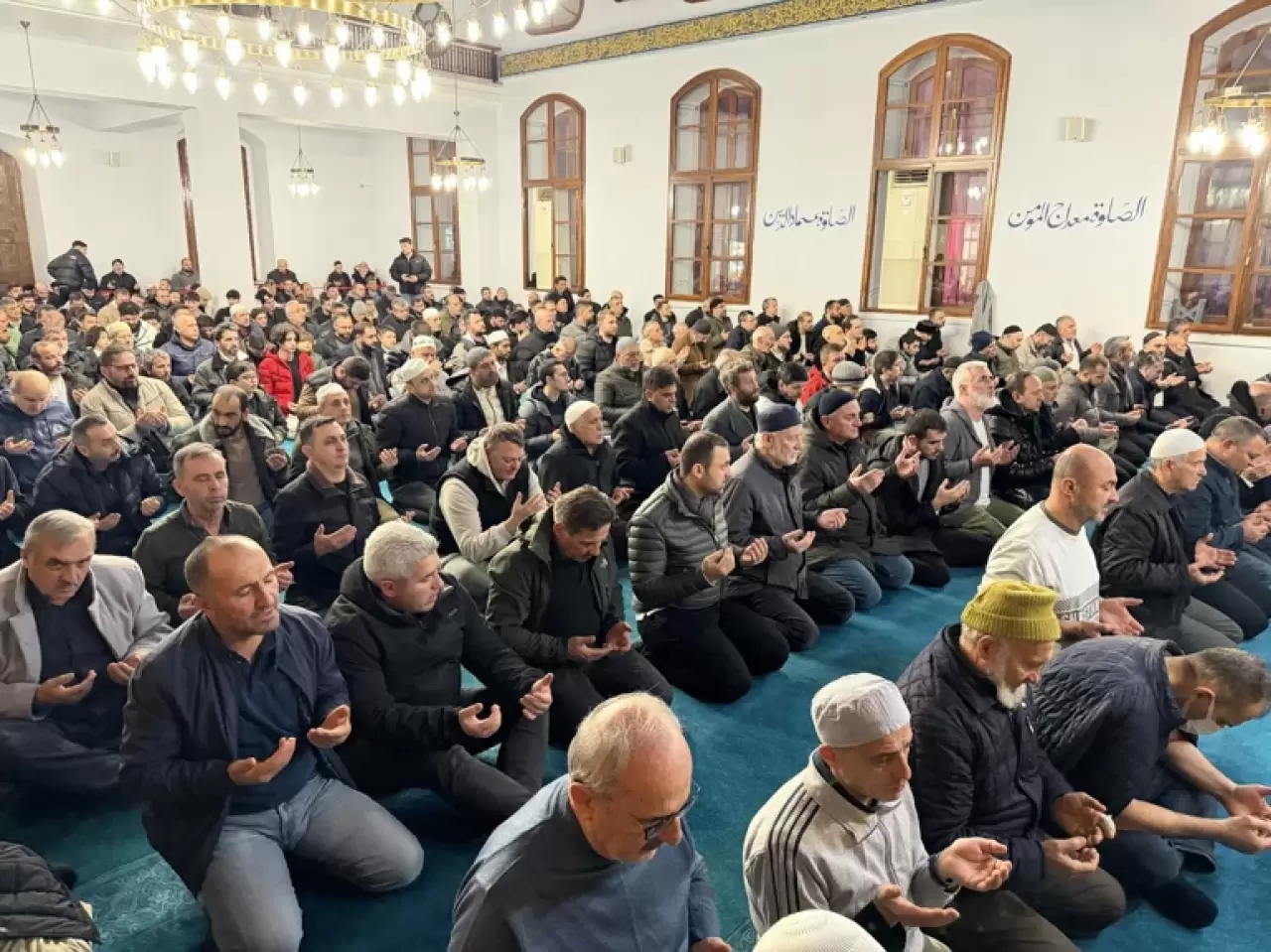 Berat Kandili tüm yurtta idrak edildi: Vatandaş 81 ilde camilere akın etti 1