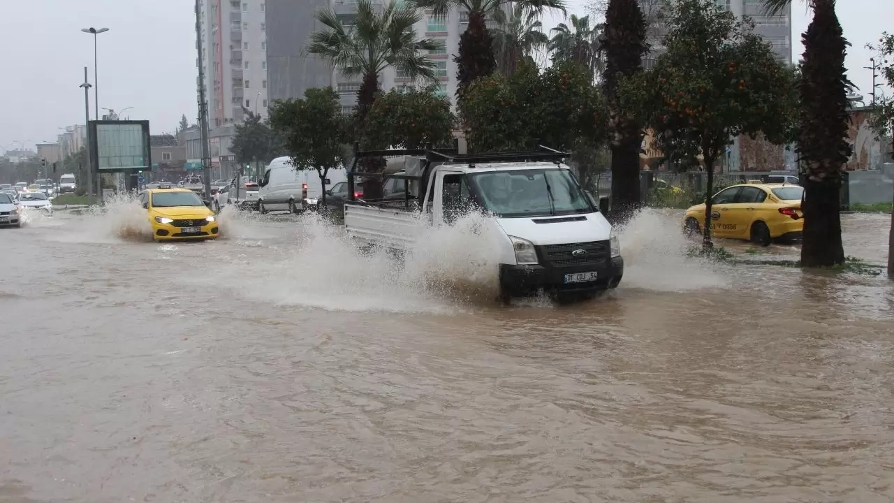 Adana’da şok eden sel görüntüleri 9