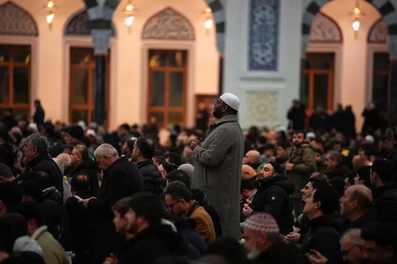 Berat Kandili tüm yurtta idrak edildi: Vatandaş 81 ilde camilere akın etti 5