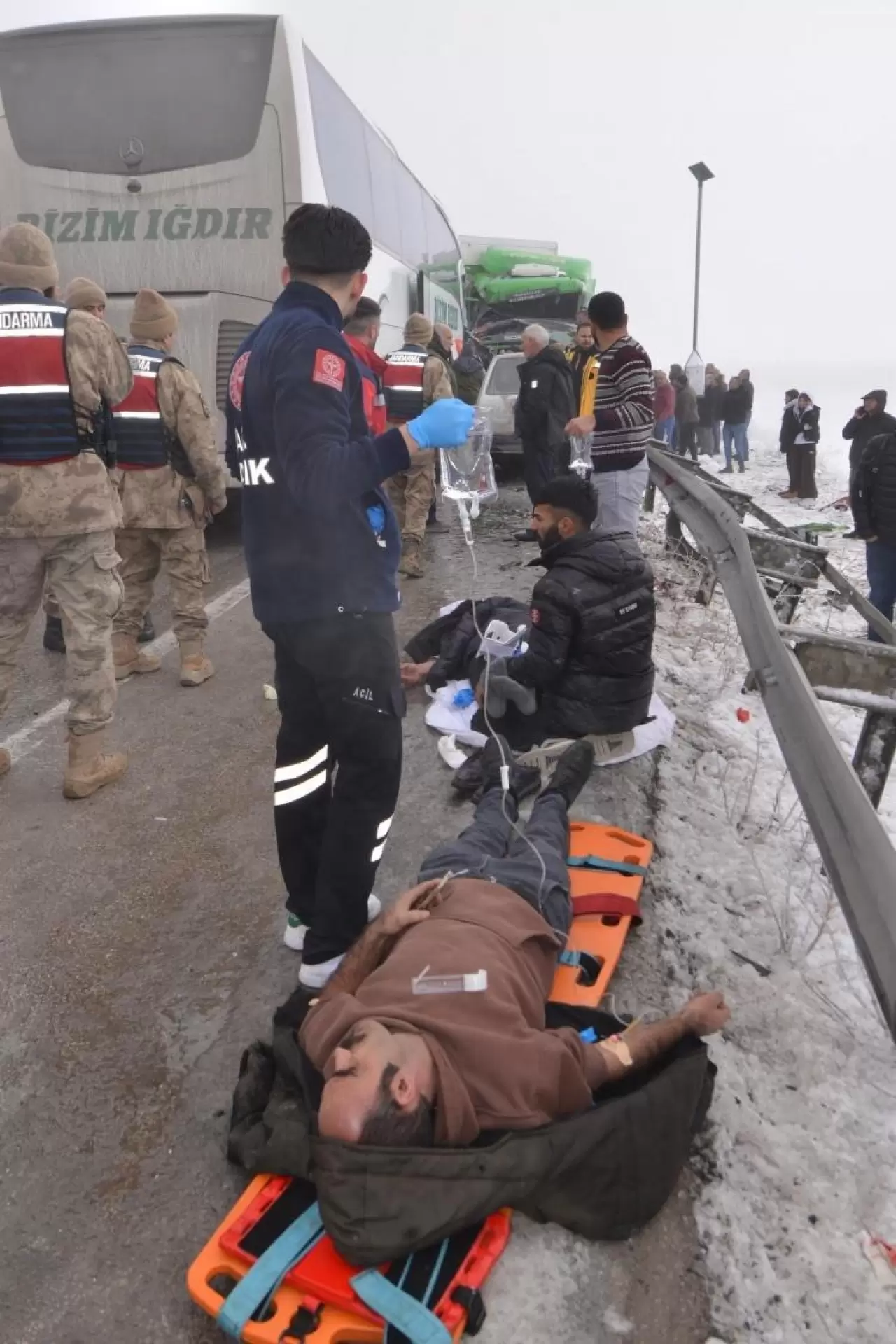 Erzurum'da katliam gibi kaza! Onlarca araç birbirine girdi: Ölü ve yaralarılar var 10