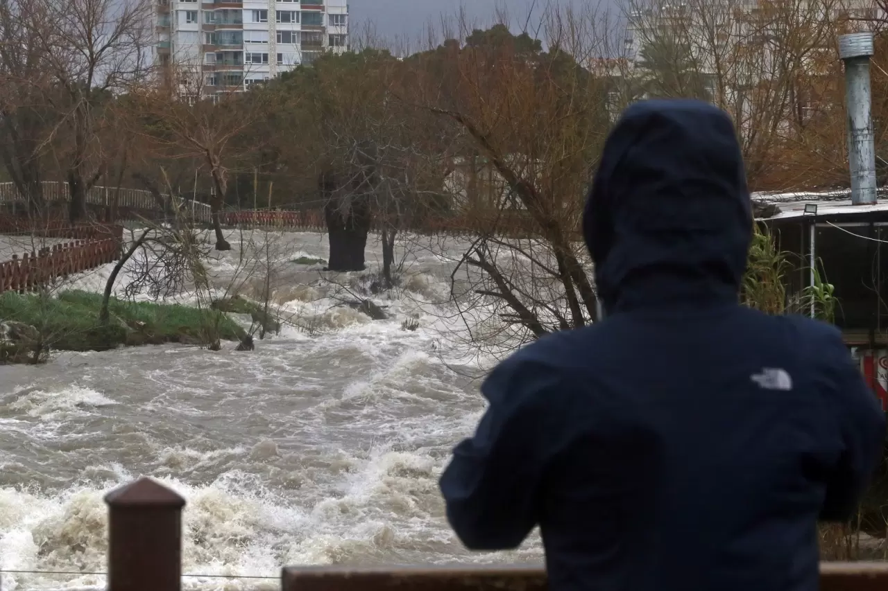 Düden şelalesi tersine çağladı, deniz kahverengiye döndü 5