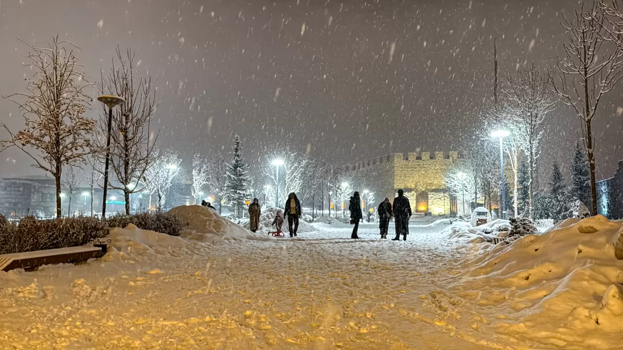Erzurum’da kültürel miras ve kar kartpostallık görüntüler oluşturdu! 1