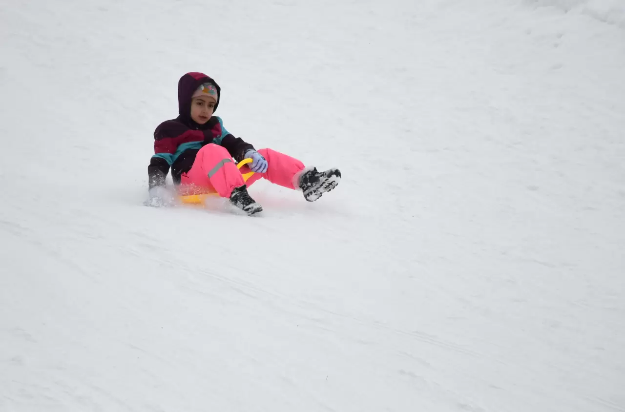 Hafta sonu akını başladı! Sarıkamış'ta pistler dolu taştı 3